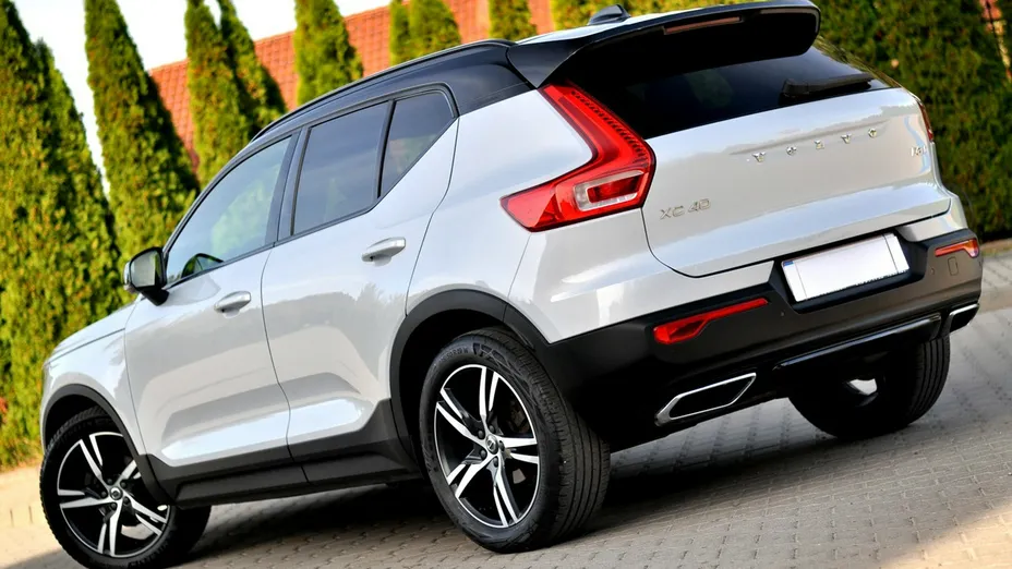 VOLVO XC40 -