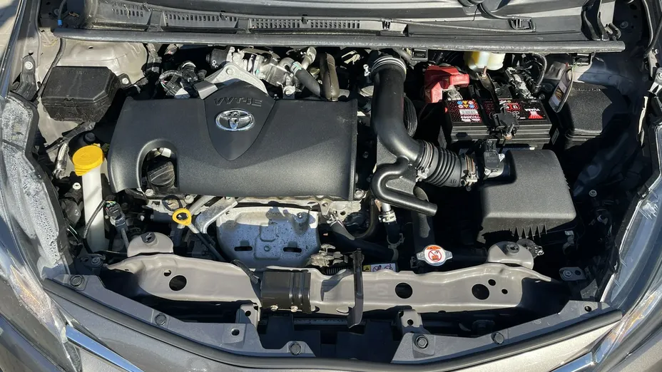 TOYOTA Yaris -