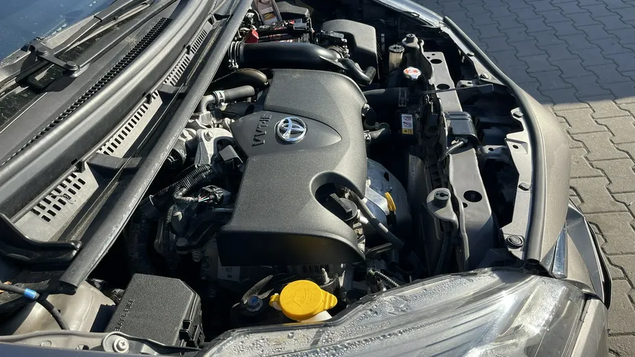 TOYOTA Yaris -