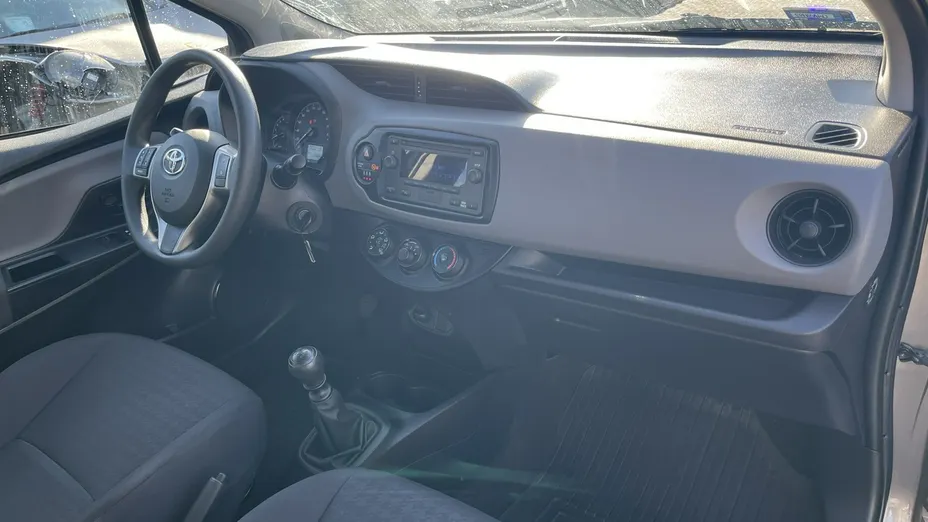 TOYOTA Yaris -
