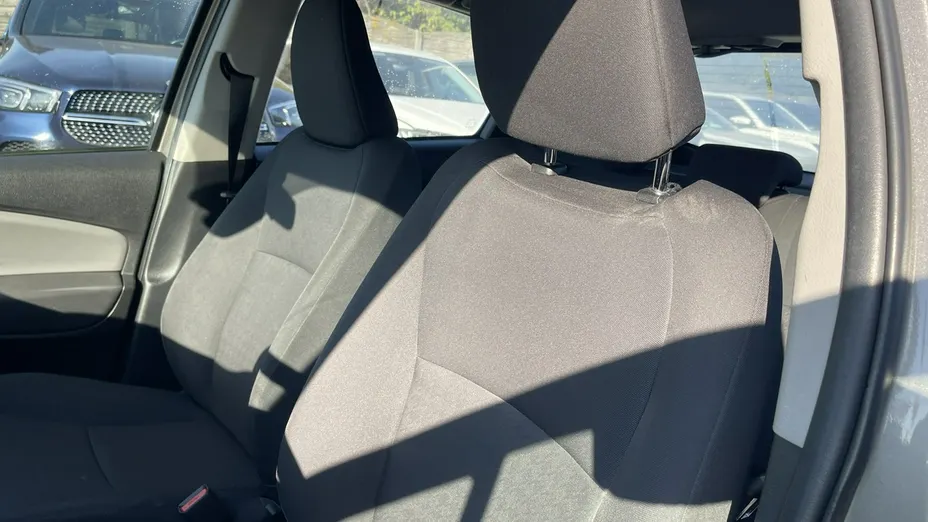 TOYOTA Yaris -