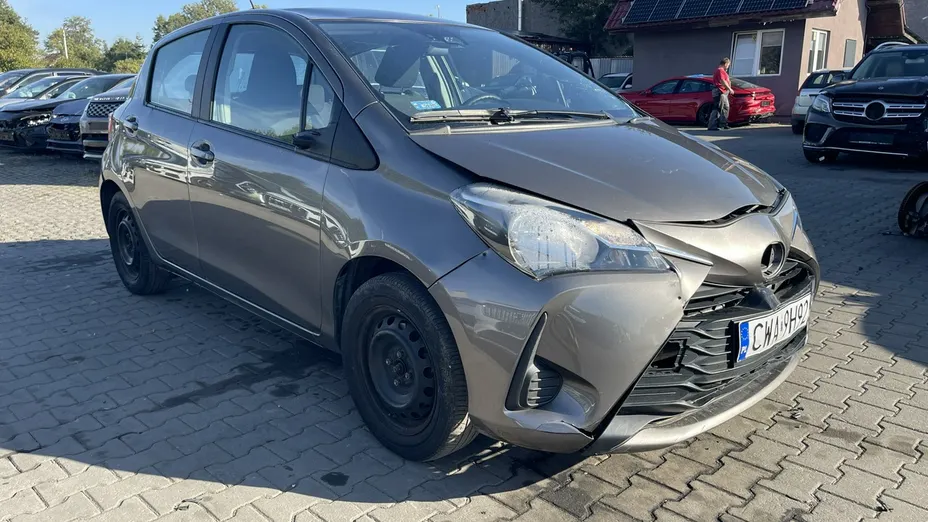 TOYOTA Yaris -