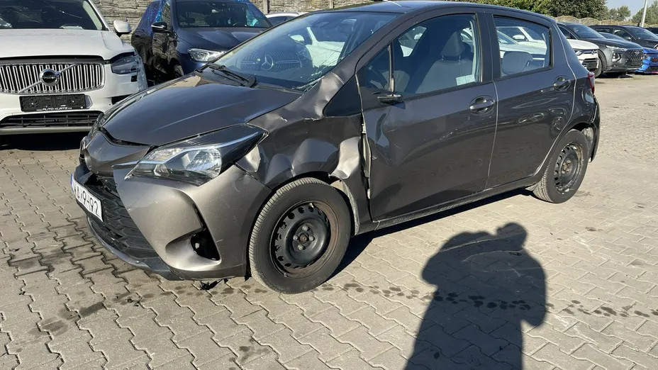 TOYOTA Yaris -
