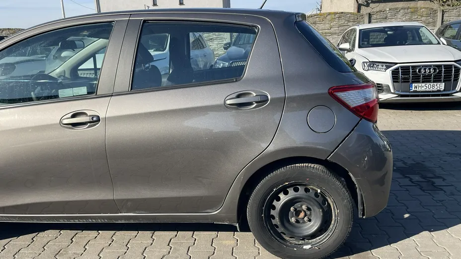 TOYOTA Yaris -