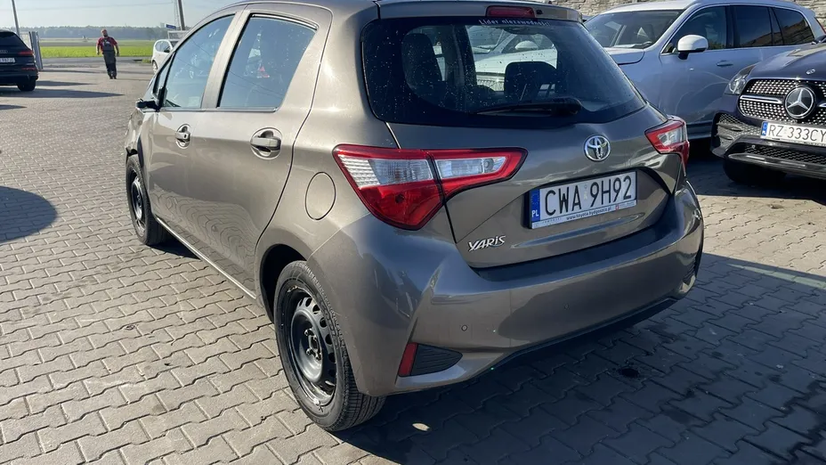 TOYOTA Yaris -