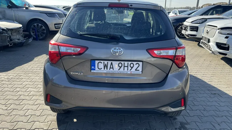 TOYOTA Yaris -