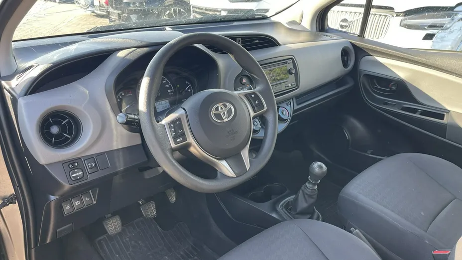 TOYOTA Yaris -