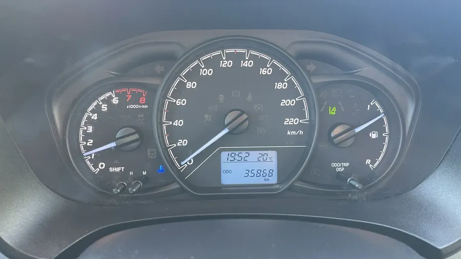 TOYOTA Yaris -