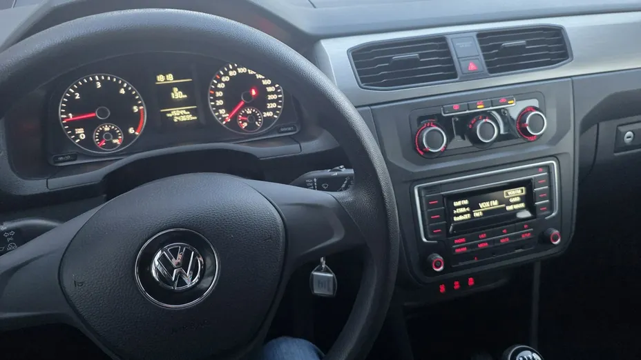 VOLKSWAGEN Caddy -