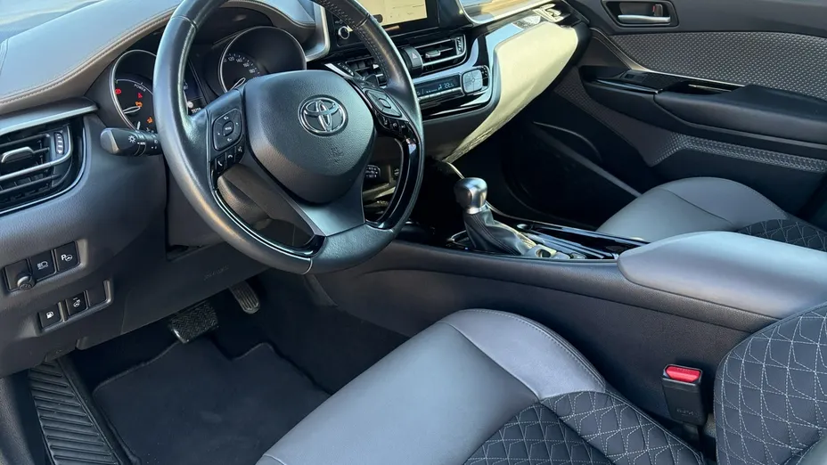 TOYOTA C-HR -