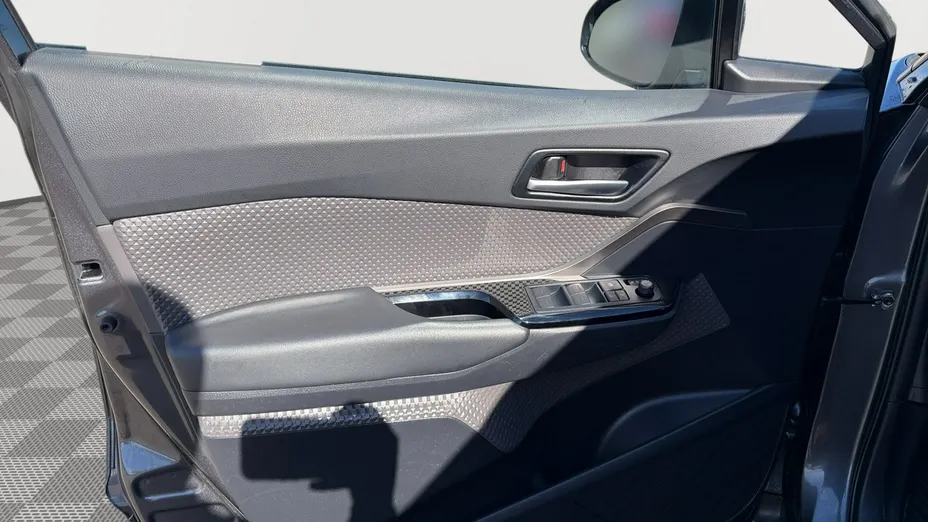 TOYOTA C-HR -