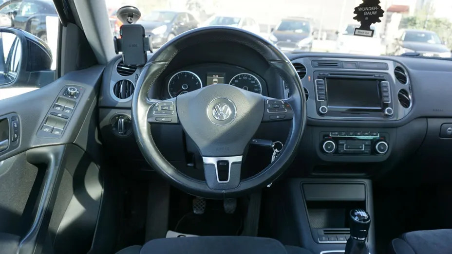 VOLKSWAGEN Tiguan -