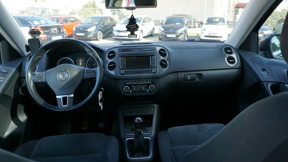 VOLKSWAGEN Tiguan -