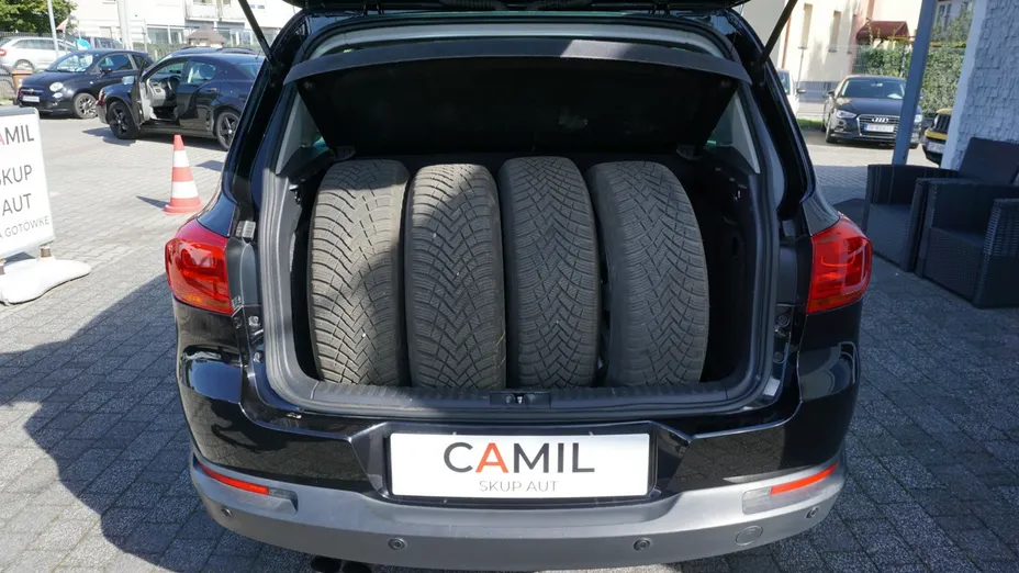 VOLKSWAGEN Tiguan -