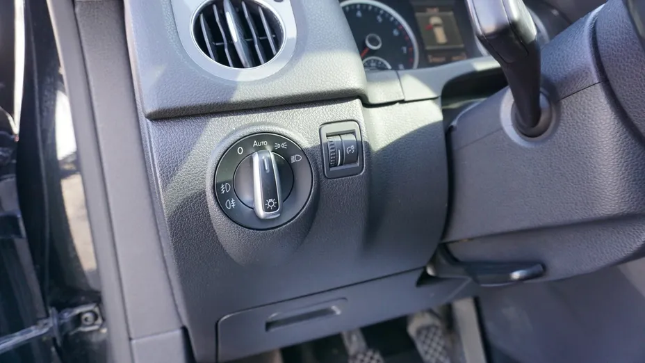 VOLKSWAGEN Tiguan -