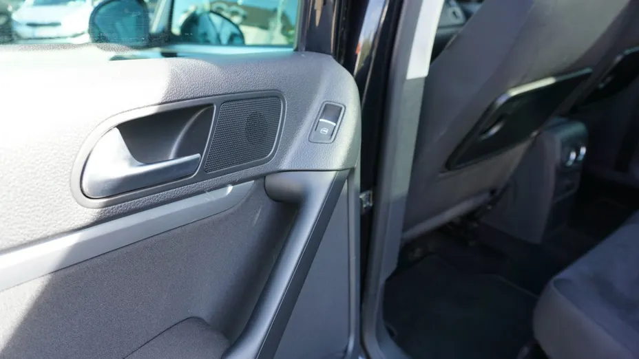 VOLKSWAGEN Tiguan -