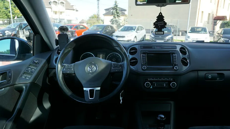 VOLKSWAGEN Tiguan -