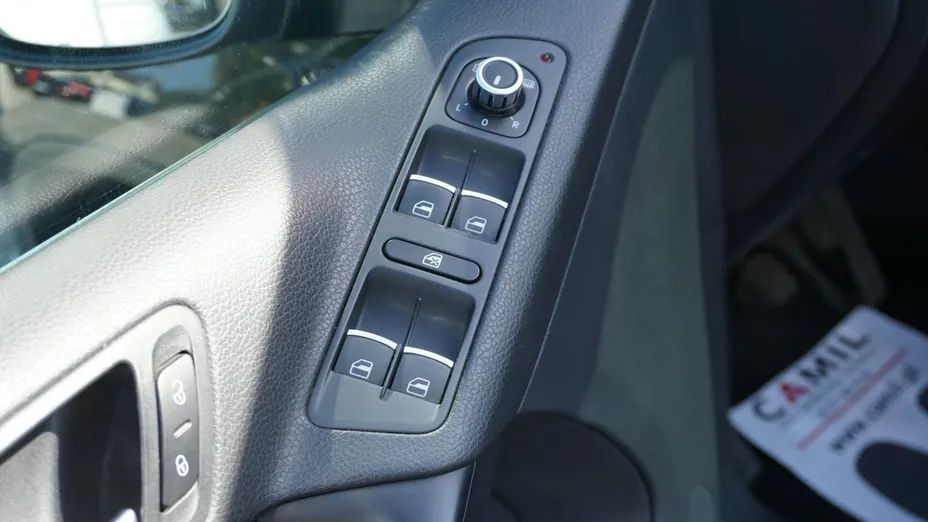 VOLKSWAGEN Tiguan -