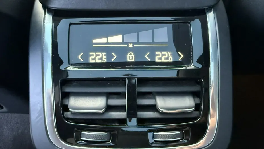 VOLVO XC90 -