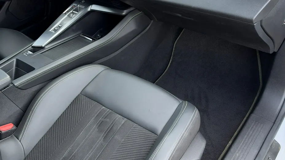 PEUGEOT 308 -