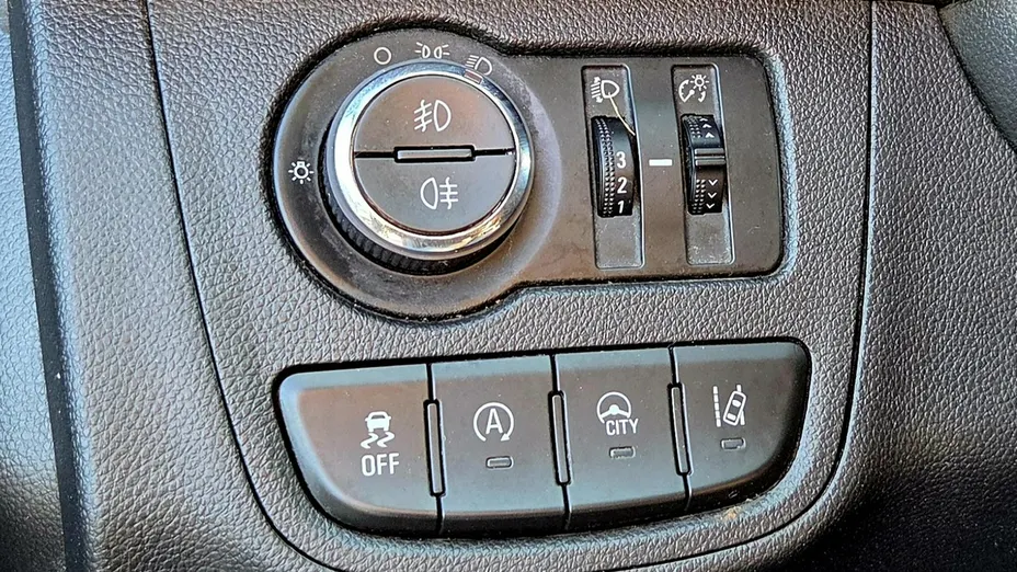 OPEL Corsa -