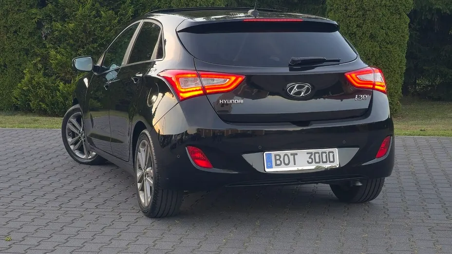 HYUNDAI i30 -
