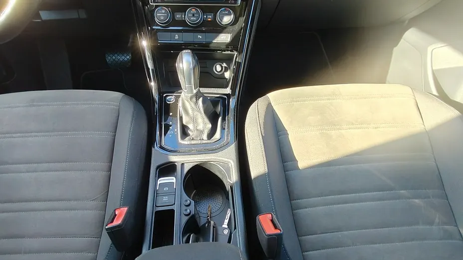 VOLKSWAGEN Touran -