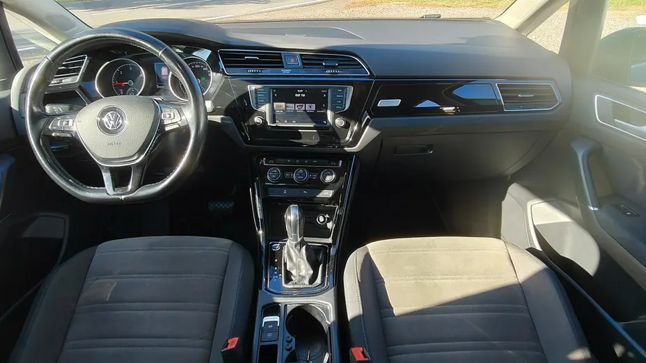 VOLKSWAGEN Touran -