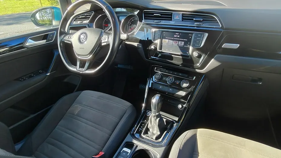 VOLKSWAGEN Touran -