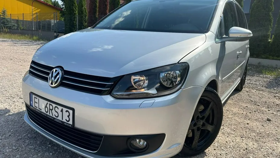 VOLKSWAGEN Touran -