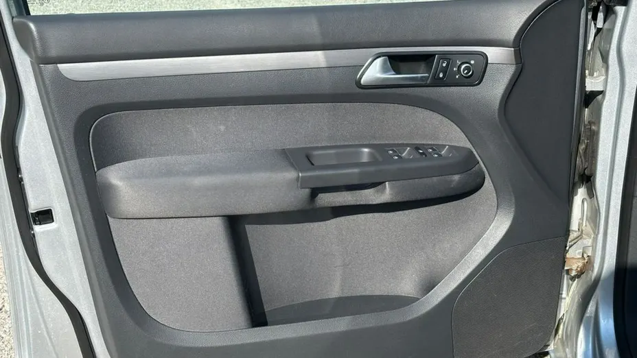 VOLKSWAGEN Touran -