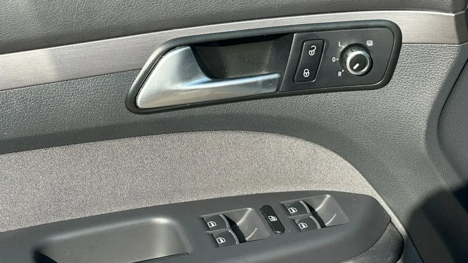VOLKSWAGEN Touran -
