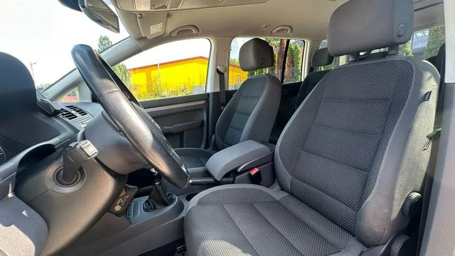 VOLKSWAGEN Touran -