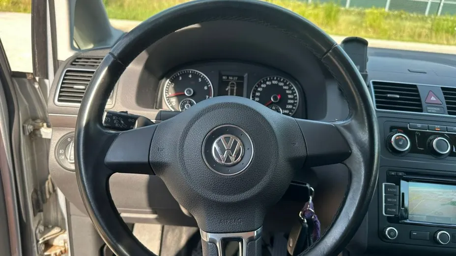 VOLKSWAGEN Touran -