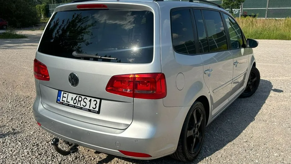 VOLKSWAGEN Touran -