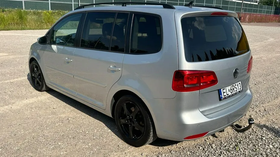 VOLKSWAGEN Touran -