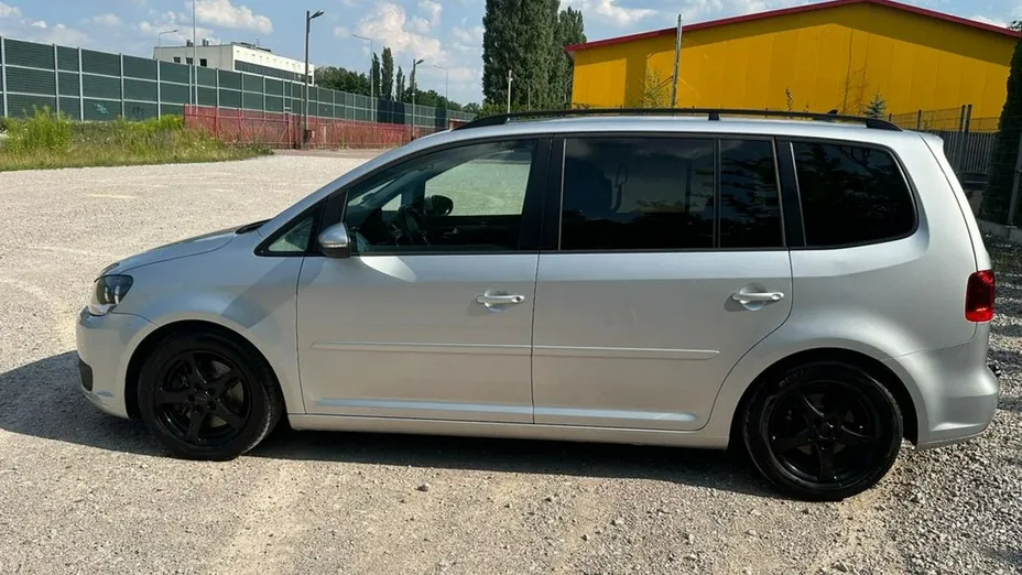 VOLKSWAGEN Touran -