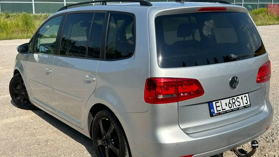 VOLKSWAGEN Touran -
