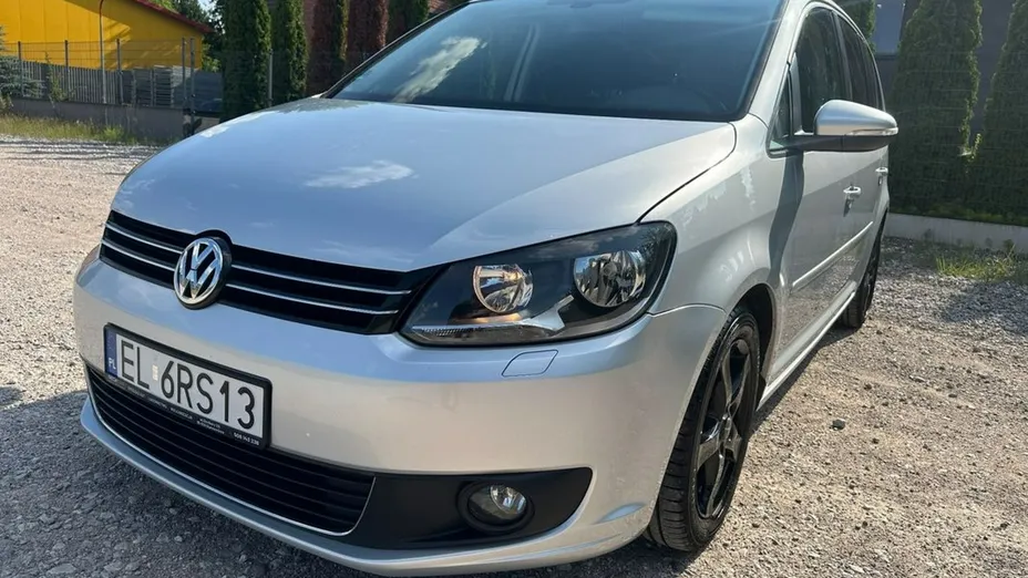 VOLKSWAGEN Touran -