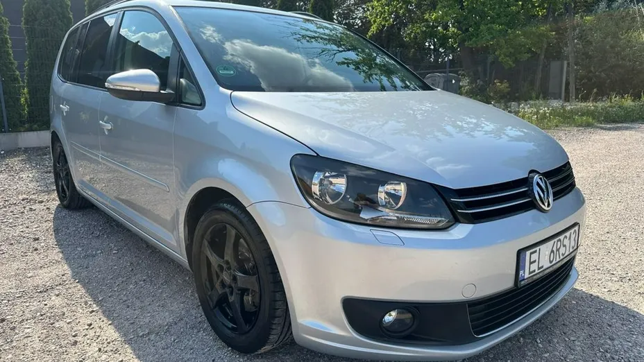 VOLKSWAGEN Touran -