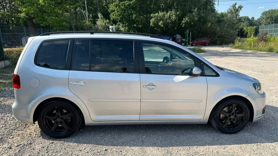 VOLKSWAGEN Touran -