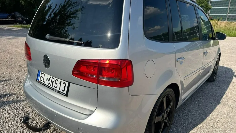 VOLKSWAGEN Touran -