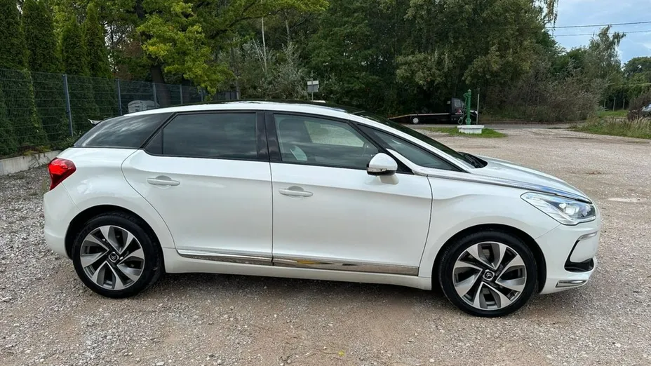 CITROEN DS5 -