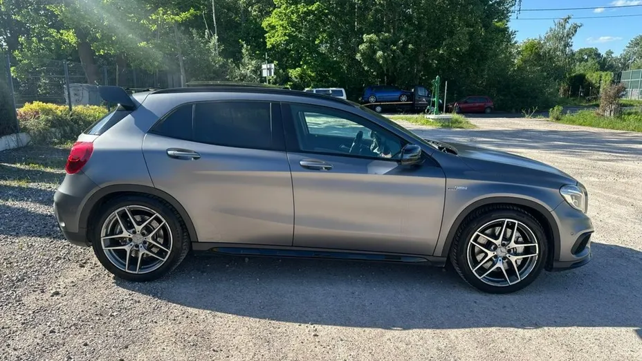 MERCEDES-BENZ GLA -