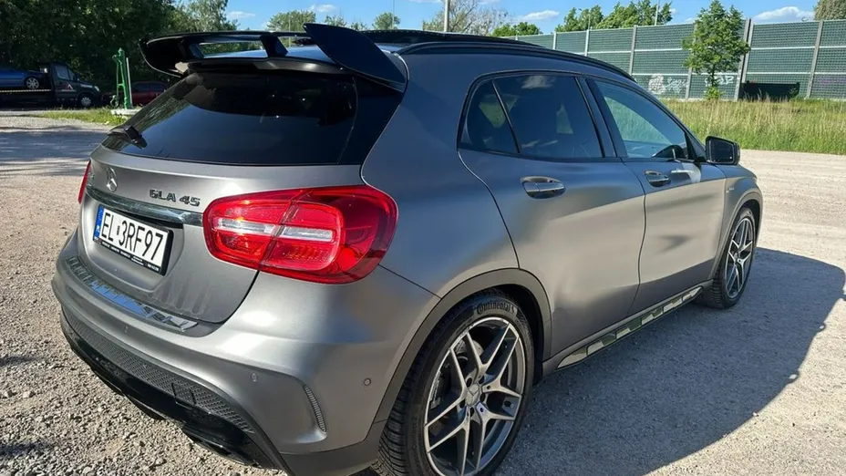 MERCEDES-BENZ GLA -
