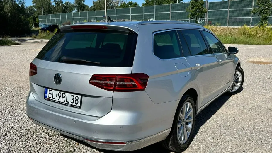 VOLKSWAGEN Passat -