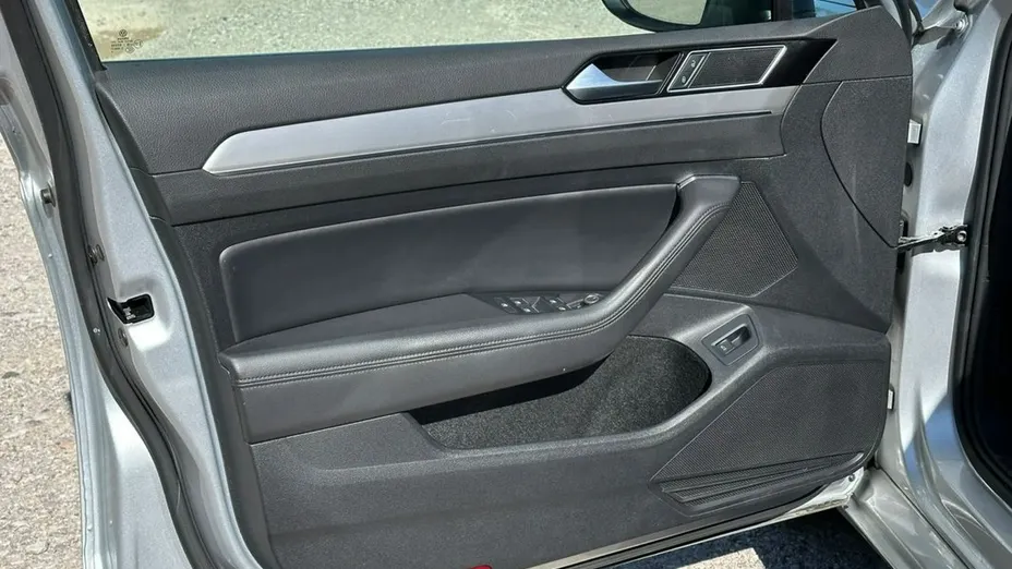 VOLKSWAGEN Passat -