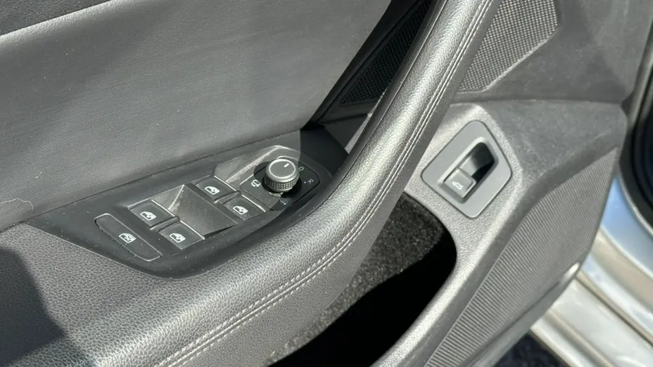 VOLKSWAGEN Passat -