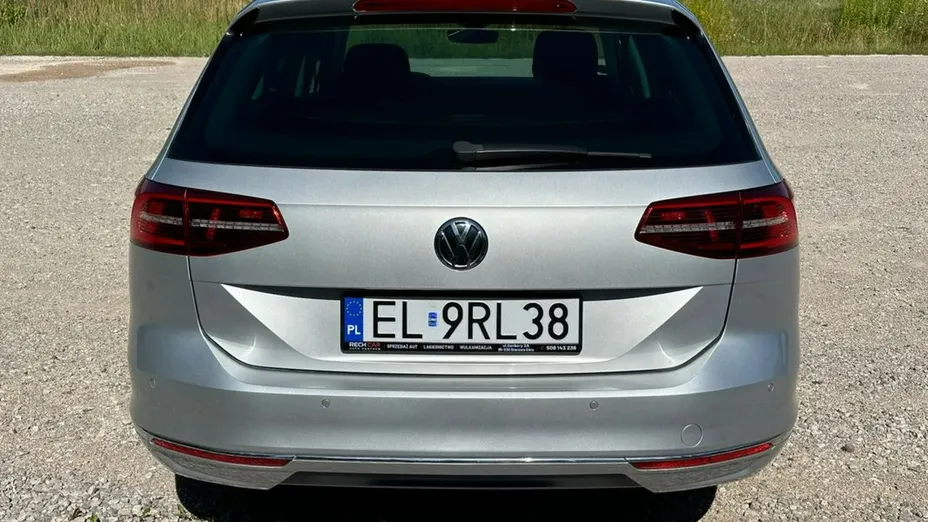 VOLKSWAGEN Passat -