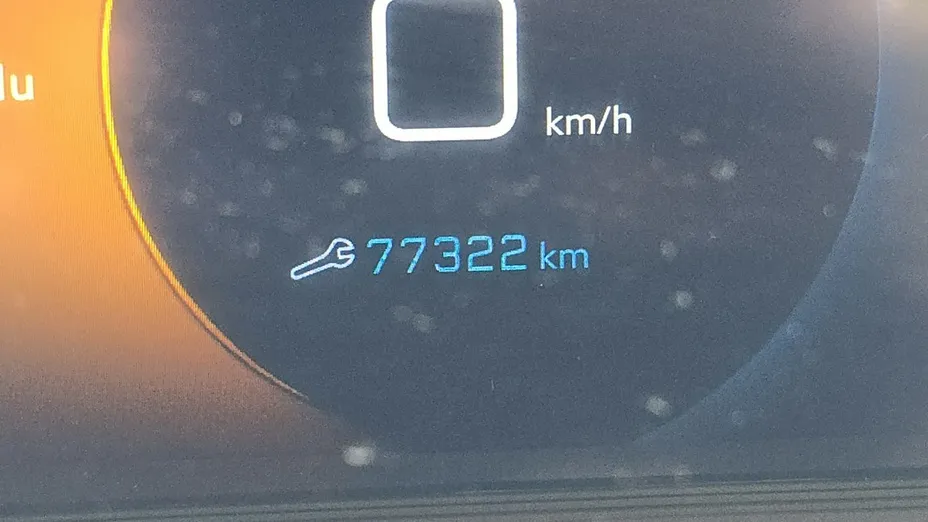 PEUGEOT 208 -